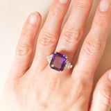 Bague vintage en or blanc 18 carats avec améthyste (environ 7 ct) et diamants taille brillant (environ 0.50 ct), années 70