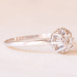 Retro-Solitär aus 18 Karat Weißgold mit Diamant im Brillantschliff (ca. 0.35 ct), 40er Jahre