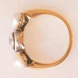 Trilogy antico in oro giallo 18K e argento con perle bianche e diamante di taglio vecchia miniera (0.48ct ca.), anni ‘10/‘20