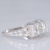 Anel Art Déco em ouro branco 14K com diamantes de lapidação antiga europeia (aprox. 0.90 ct), década de 30.