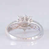 Anello a fiore in platino con diamanti fancy rosa (0.15ctw) e diamanti bianchi (0.86ctw), anni ‘90/anni ‘2000