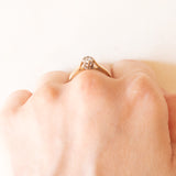 Solitärring aus 9 Karat Gelb- und Weißgold mit Diamant im Brillantschliff (ca. 0.10 ct), 70er Jahre