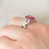 Anello da cocktail vintage in platino con tormalina rosa (3.25ct) e diamanti (0.77ctw), anni ‘70/‘80