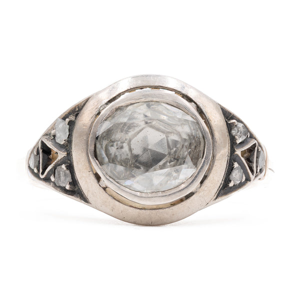 Anello antico in oro giallo 11k e argento con diamante centrale (1,50ct) e rosette, primi del '900