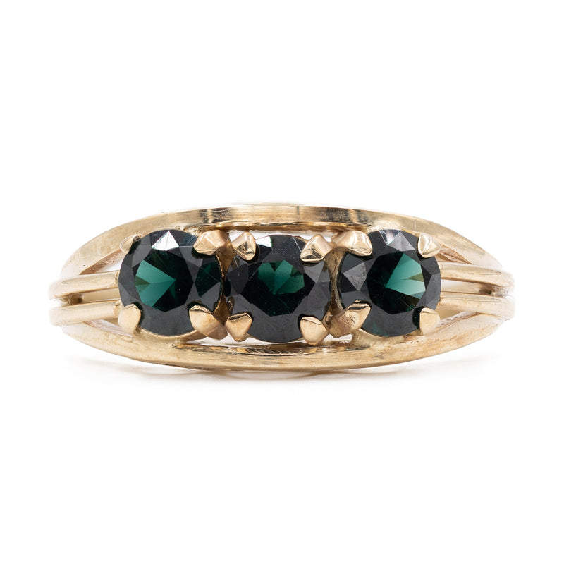 Anello trilogy vintage in oro giallo 8k con spinelli sintetici verdi