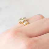 *RISERVATO* SALDO Anello a margherita vintage in oro giallo 18K con diamanti di taglio brillante e di taglio baguette (1ctw ca.), anni ‘70