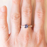 Vintage-Ring aus 10 Karat Gelb- und Weißgold mit Tansanit (ca. 0.80 ct) und Diamanten (ca. 0.04 ctw), Jahr 2006