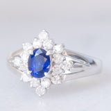 Anello a margherita vintage in platino con zaffiro (0.30ct) e diamanti (0.32ctw), anni ‘80