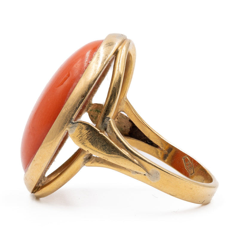 Anello vintage in oro giallo 18k con corallo, anni '60