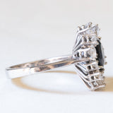 Vintage-Gänseblümchenring aus 18-karätigem Weißgold mit Saphir (ca. 2 ct) und Diamanten im Brillant- und Marquise-Schliff (ca. 1.40 ctw), 70er Jahre