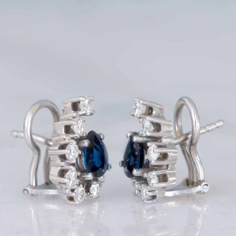 Orecchini vintage in oro bianco 14K con zaffiri di taglio a goccia (1.50ctw ca.) e diamanti di taglio brillante (0.74ctw ca.), anni ‘80