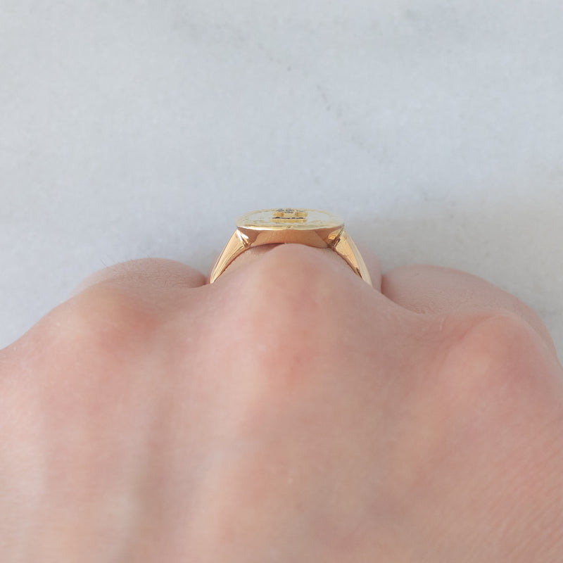 Anello “Plus qu’hier moins que demain” vintage in oro giallo 18K con diamanti e rubini