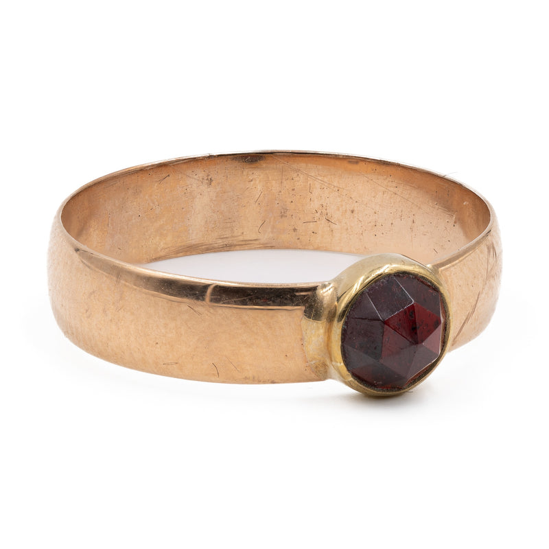 Anello antico in oro giallo 8k con granato