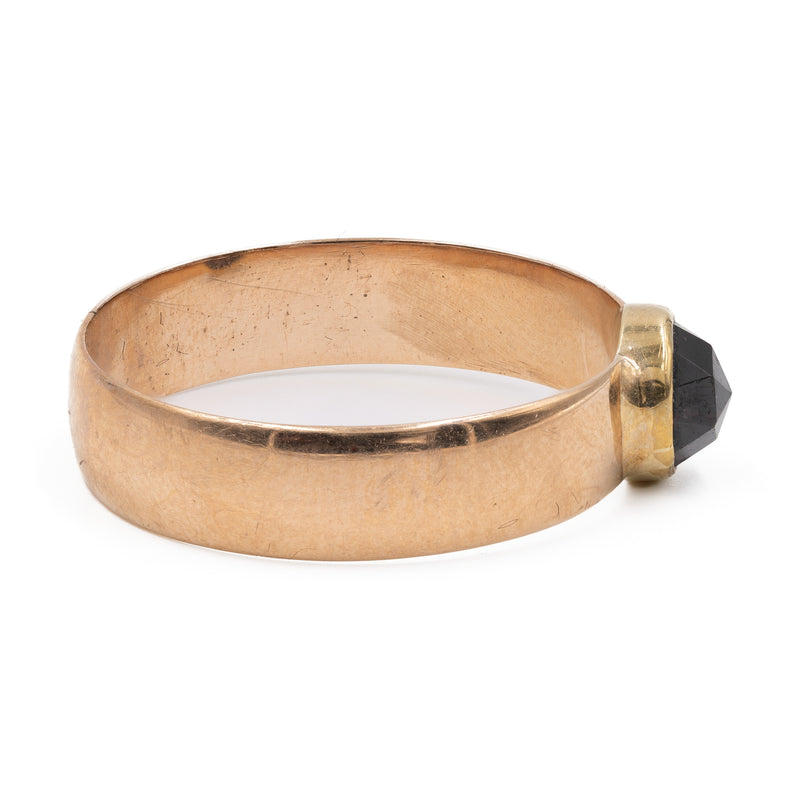 Anello antico in oro giallo 8k con granato