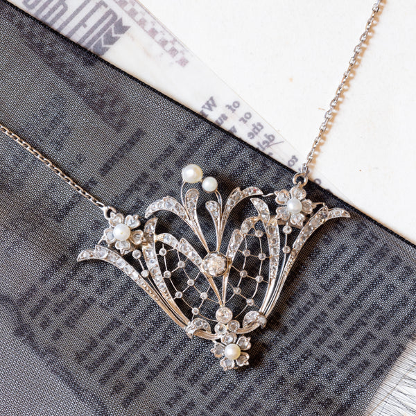 Collier Art Nouveau in oro bianco 18K con perline bianche e diamanti, anni ‘20