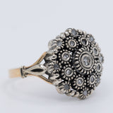 Anello antico a toppa in oro giallo 18K e argento con diamanti di taglio rosetta (0.15ctw ca.), primi del ‘900