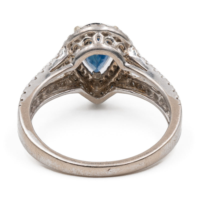 Anello vintage in oro bianco 18k con zaffiro a goccia (1ct) e diamanti (0,70ctw)