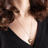 Vintage-Halskette mit Kette aus 9-karätigem Gelbgold und drehbarem herzförmigem Anhänger mit „Love“-Schriftzug aus 9-karätigem Gelbgold mit Diamanten
