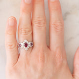 Anello a fiore vintage in platino con rubini (0.63ctw) e diamanti (0.85ctw), anni ‘90/anno ‘2000