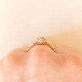 Anello a fiore vintage in oro giallo e bianco 9K con diamanti (0.10ctw ca.), anni ‘70