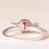 Vintage-Trilogie aus 18 Karat Weißgold mit Rubin (ca. 1 ct) und Diamanten im Brillantschliff (ca. 0.42 ctw)