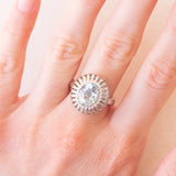 Vintage-Ring aus 18-karätigem Weißgold mit Aquamarin (ca. 2 ct) und Diamanten im Brillantschliff (ca. 0.12 ctw), 80er/90er Jahre