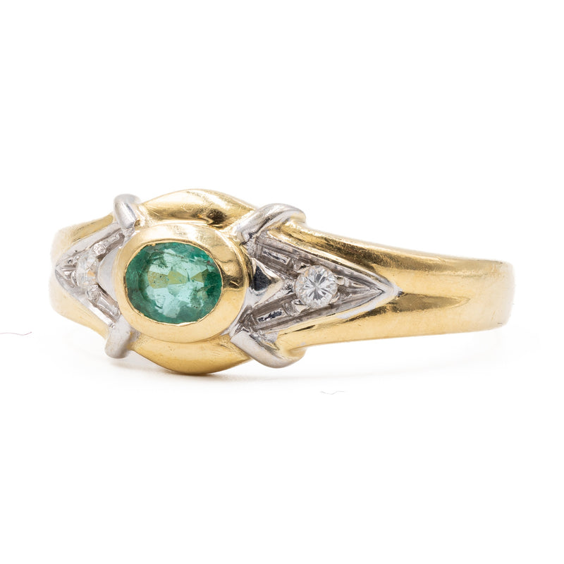Anello vintage in oro giallo 18K con smeraldo (0.20ct ca.) e diamanti di taglio brillante, anni ‘70