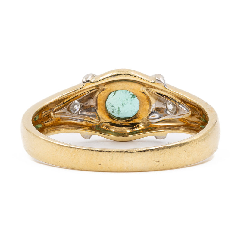 Anello vintage in oro giallo 18K con smeraldo (0.20ct ca.) e diamanti di taglio brillante, anni ‘70