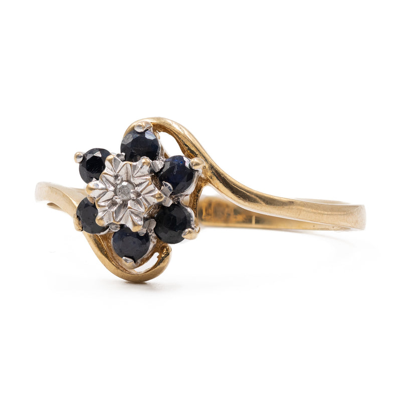 Anello vintage in oro giallo 9k con zaffiri (0.30ctw ca.) e diamante, anno 1988