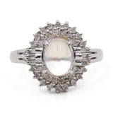 Bague vintage en platine en forme de marguerite avec opale (1,22 ct) et diamants (0,38 ct au total)