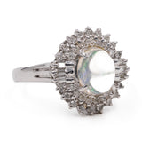 Bague vintage en platine en forme de marguerite avec opale (1,22 ct) et diamants (0,38 ct au total)
