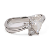 Anello vintage in platino con diamante a goccia (1,01ct) e due diamanti (0,17ctw)