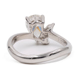 Anello vintage in platino con diamante a goccia (1,01ct) e due diamanti (0,17ctw)