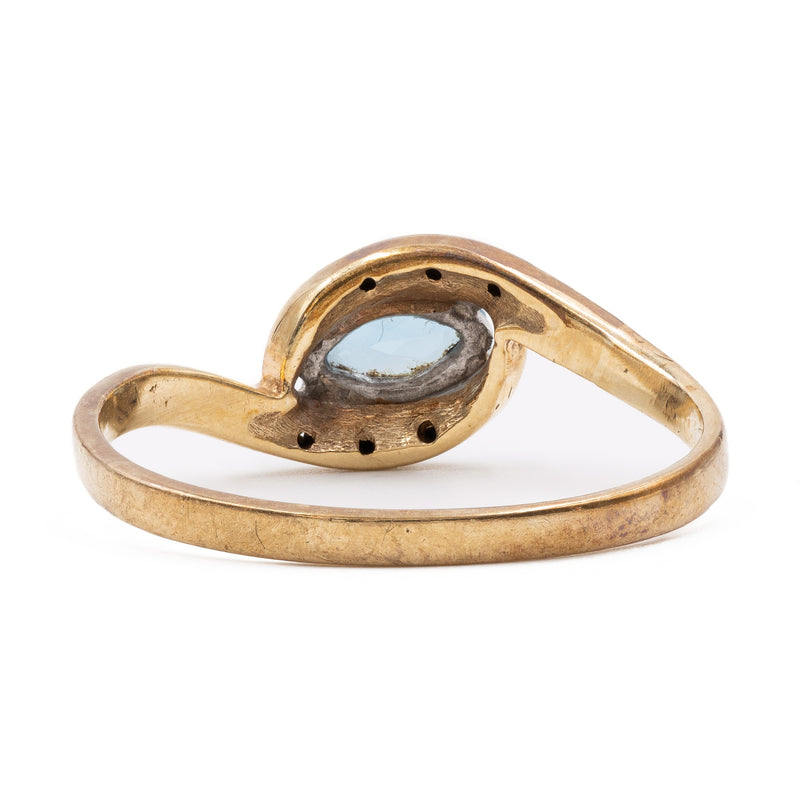 Anello vintage in oro giallo 9k con spinello azzurro e diamanti
