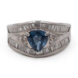 Anello vintage in platino con zaffiro a goccia (1,41ct) e diamanti (1,10ctw)