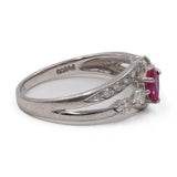 Anello vintage in platino con rubino a goccia (0.37ct) e diamanti (0,43ctw)