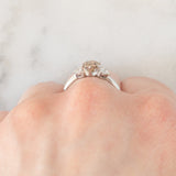 Trilogy vintage in platino con diamante centrale fancy brown (0.57ct) e diamanti laterali (0.20ctw)