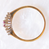 Anello vintage in oro giallo 9K con rubino (0.26ct ca.) e diamanti (0.06ctw ca.), anno 1987