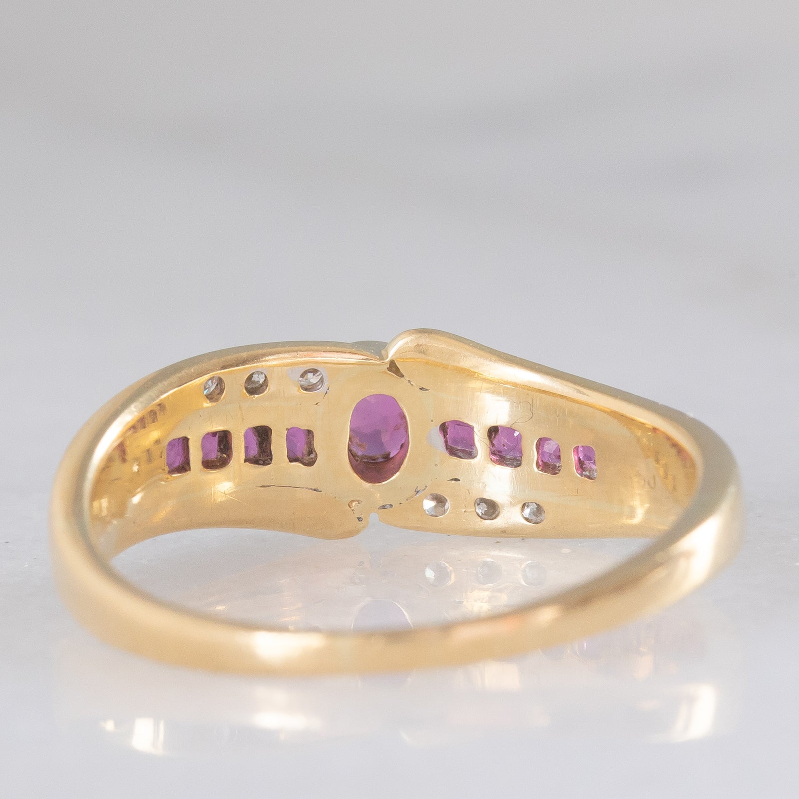 Bague Vintage Années 60 En Or 18k Massif Avec Rubis Synthétiques Et Diamants Naturels