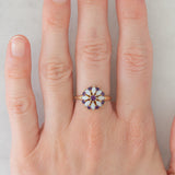 Anello a fiore vintage in oro giallo 8K con ametiste (0.30ctw ca.) e opali, anni ‘80