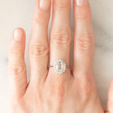 Anello a margherita in oro bianco 9K con acquamarina (1ct ca.) e diamanti di taglio brillante (0.16ctw ca.), anno 2006