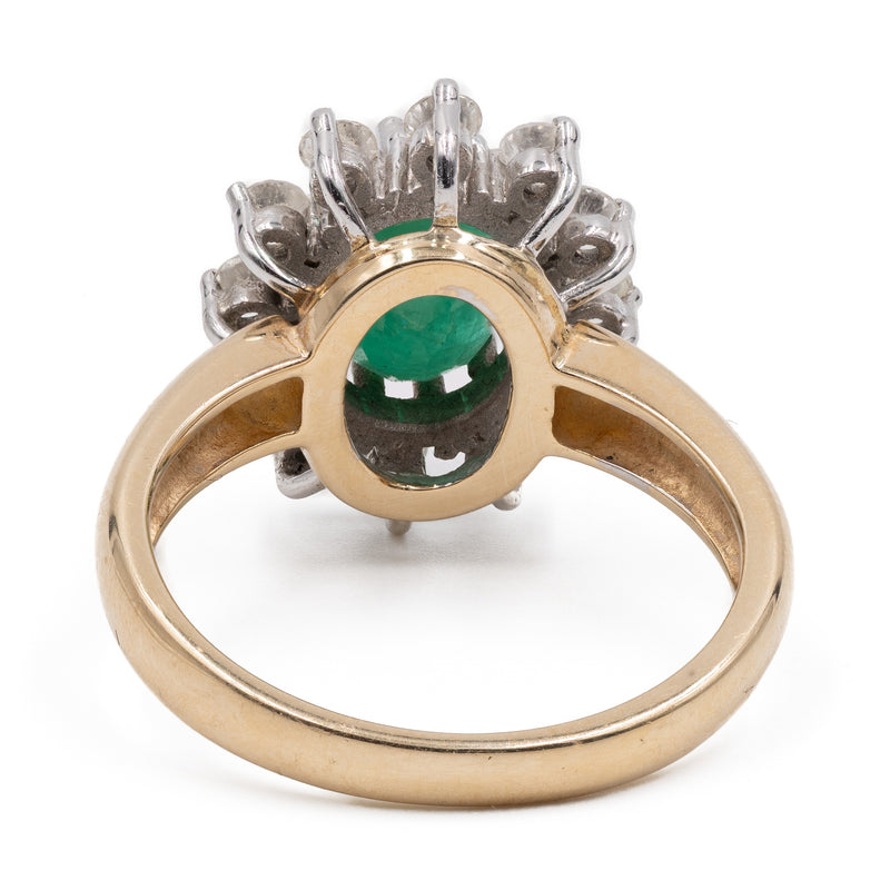 Anello vintage a margherita in oro giallo e bianco 14K con smeraldo (1.75ct ca.) e diamanti di taglio brillante (0.72ctw ca.), anni '70