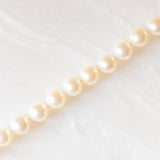 Collana vintage con filo di perle e con chiusura in oro giallo 18K, anni ‘60/‘70