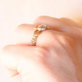 Anello Claddagh vintage in oro giallo e bianco 9K con cubic zirconia e con motivi celtici