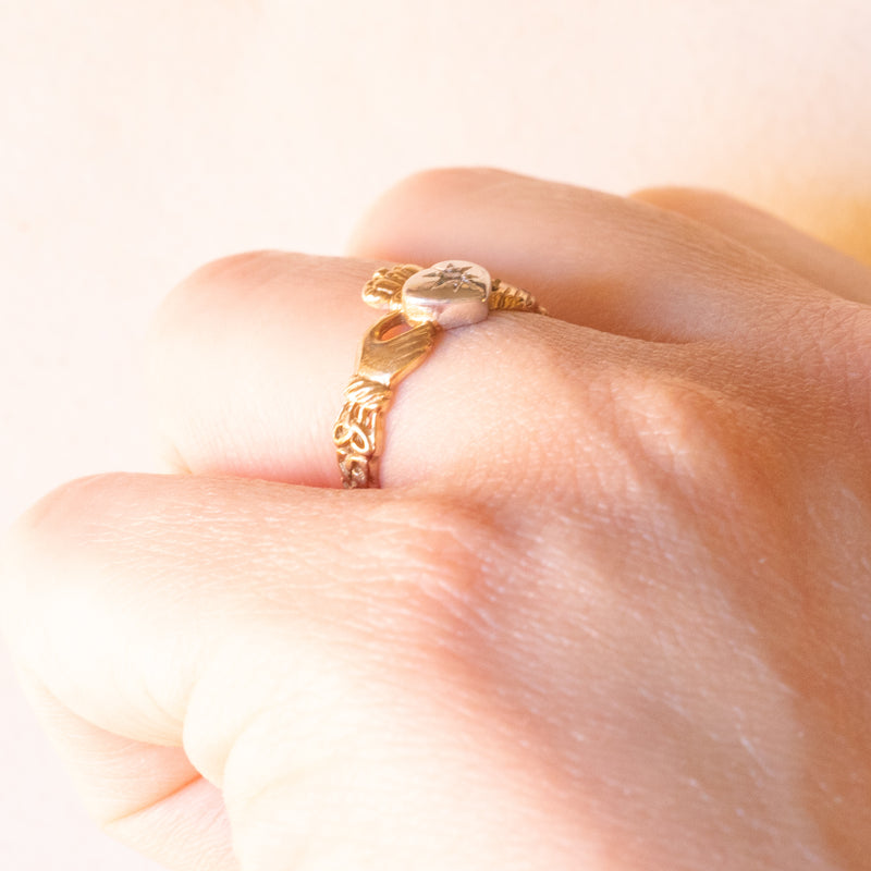Anello Claddagh vintage in oro giallo e bianco 9K con cubic zirconia e con motivi celtici