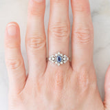 Anello a margherita vintage in platino con zaffiro (0.60ct) e diamanti (0.41ctw), anni ‘90