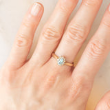 Bague marguerite vintage en or jaune 9 carats avec topaze bleue (0.30 ct environ) et diamants (0.06 ct environ), années 80