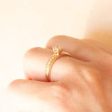 Anello a margherita vintage in oro giallo 14K con diamanti di taglio brillante (0.25ctw ca.), anni ‘70/‘80