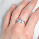 Anello a margherita vintage in platino con zaffiro stellato (0.71ct) e diamanti (0.27ctw), anni ‘80/‘90