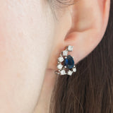 Orecchini vintage in oro bianco 14K con zaffiri di taglio a goccia (1.50ctw ca.) e diamanti di taglio brillante (0.74ctw ca.), anni ‘80